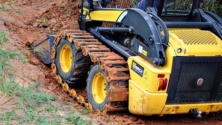 Bobcat com Esteira